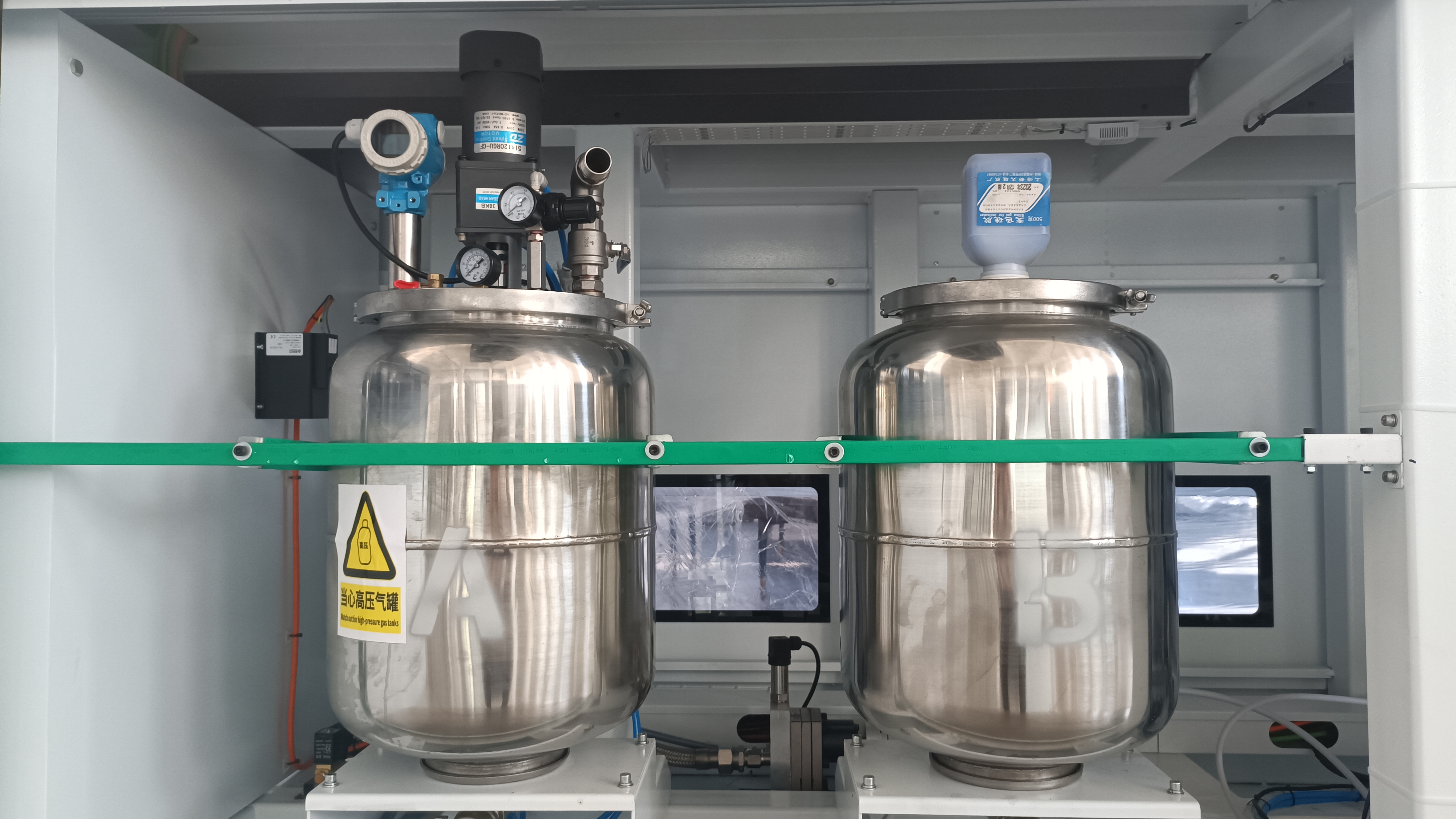 Machine de distribution de scellage CNC constante intégrée