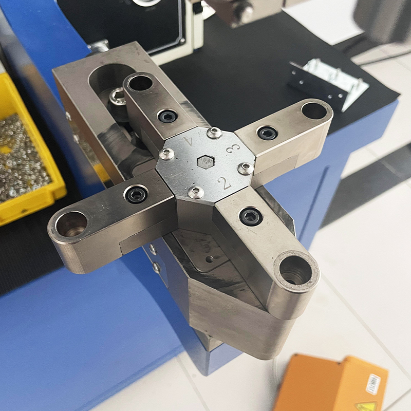 618MSPE 57KN MULTIFFORME MULTIQUE AUTOMATIQUE AUTOMATIQUE FEATER PEM FASTERNERS RIVETING MACHINE