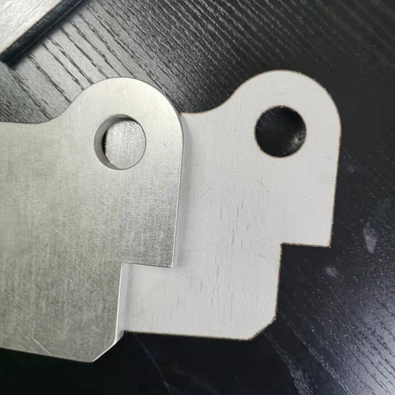 Machine magnétique de retrait et de débordement des scories